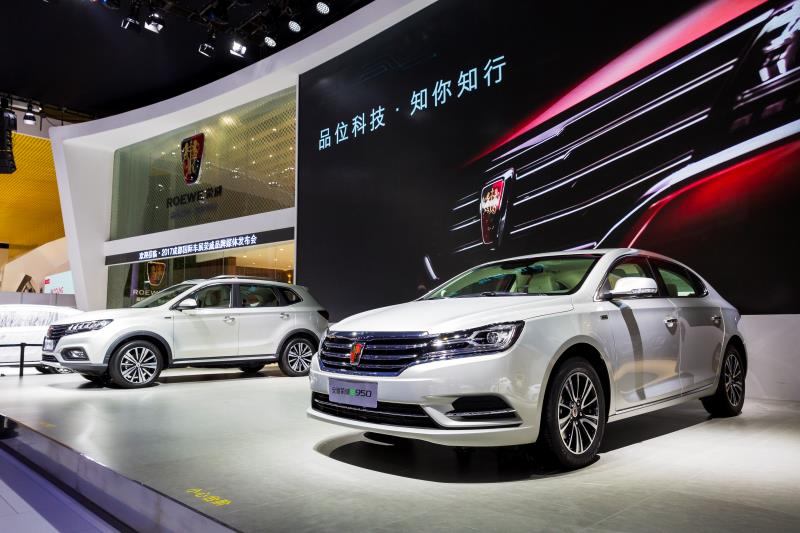 全新荣威950、荣威e950定义“高级轿车” 成都车展亮相售价16.88万起 互联网汽车上市一周年 系统升级带来颠覆式进化