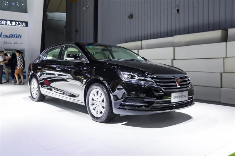 全新荣威950、荣威e950定义“高级轿车” 成都车展亮相售价16.88万起 互联网汽车上市一周年 系统升级带来颠覆式进化