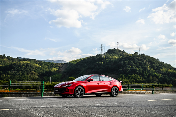 B级运动轿车新标杆来了，MG7 2025款智能登场，限时一口价11.29万元起